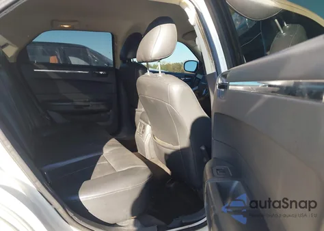 2010 Chrysler 300 Touring/Signature Series/Executive Series z USA, uszkodzony, nr VIN 2C3CA5CV5AH284015